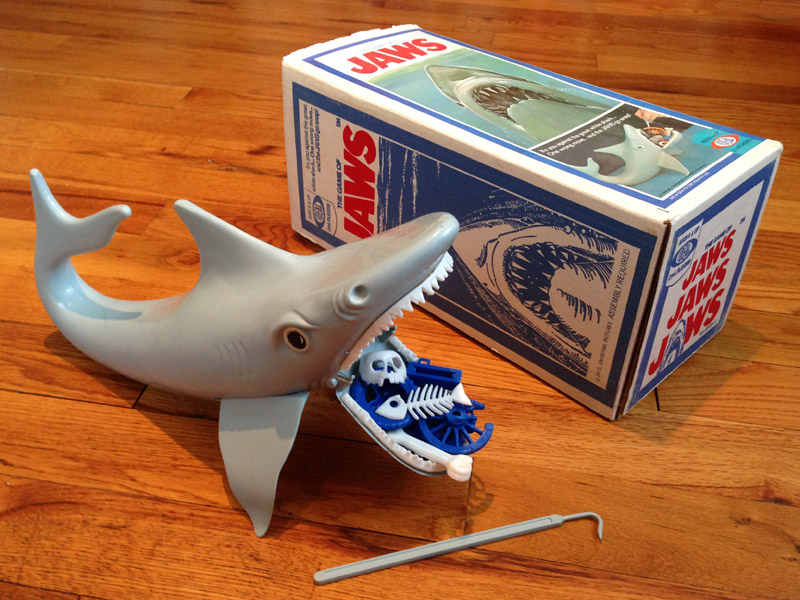 The Game of Jaws, Ideal, 1975